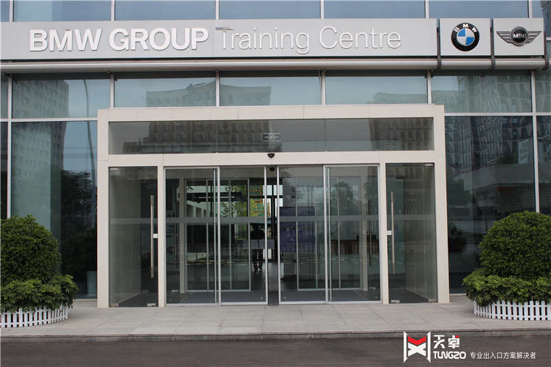 西安寶馬4S店自動門