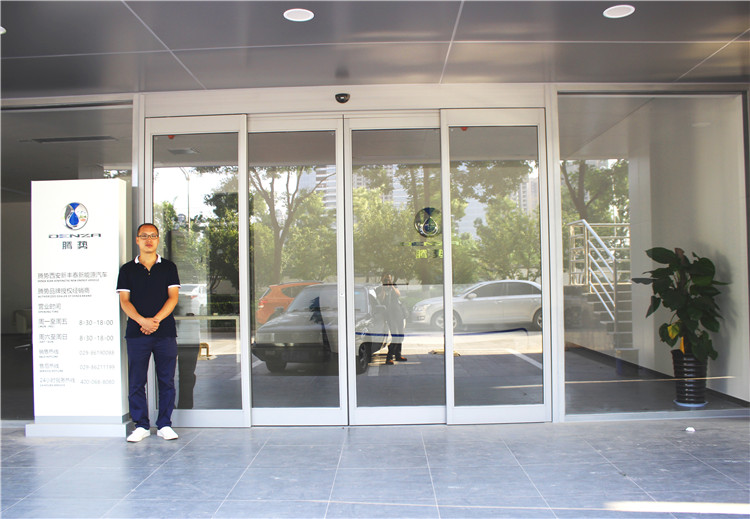 自動門維修現場