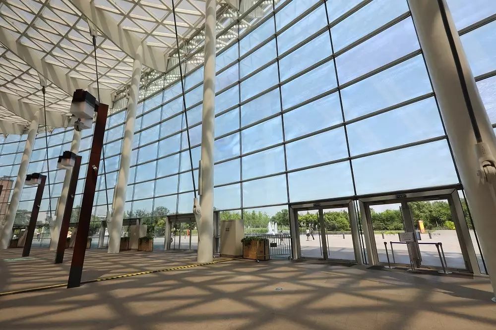 商場超市<a href=https://xinghuofengchuan.com/ditan/ target=_blank class=infotextkey>玻璃地彈門</a>