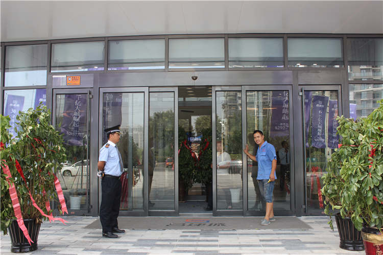 自動感應玻璃門維修