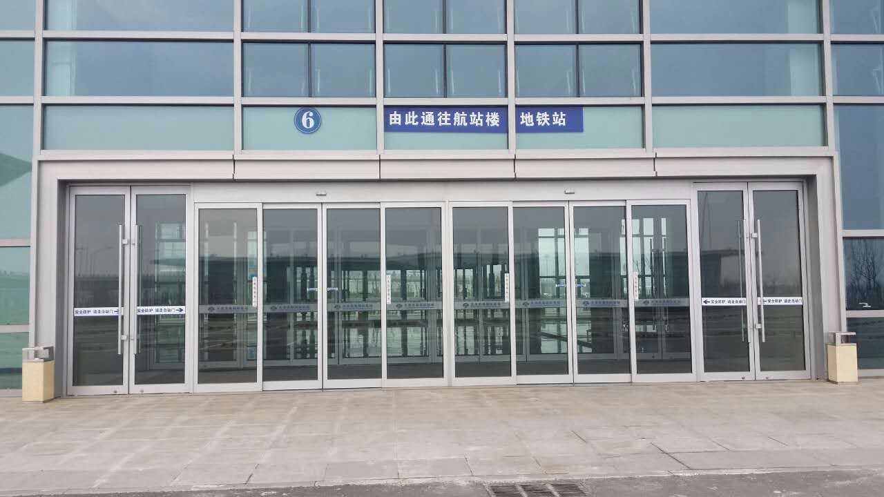機場大廳自動門