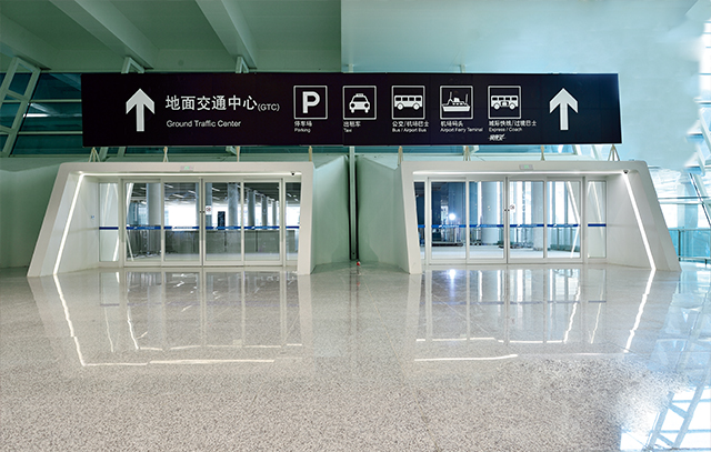 機場出發廳自動門