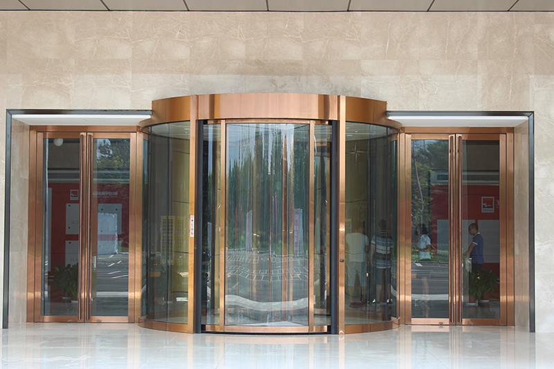 西安天卓旋轉門門體的材料及表面處理