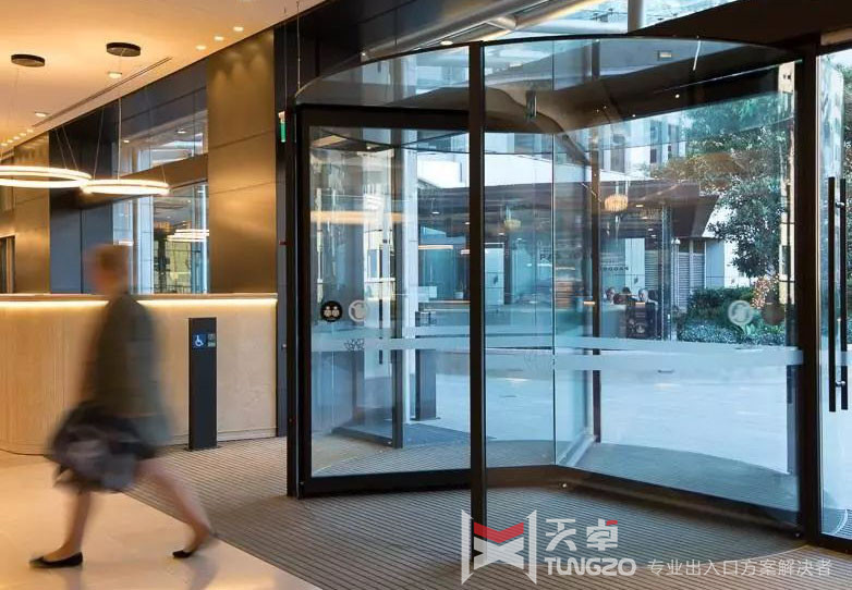 酒店商場辦公樓為什么要用旋轉門？